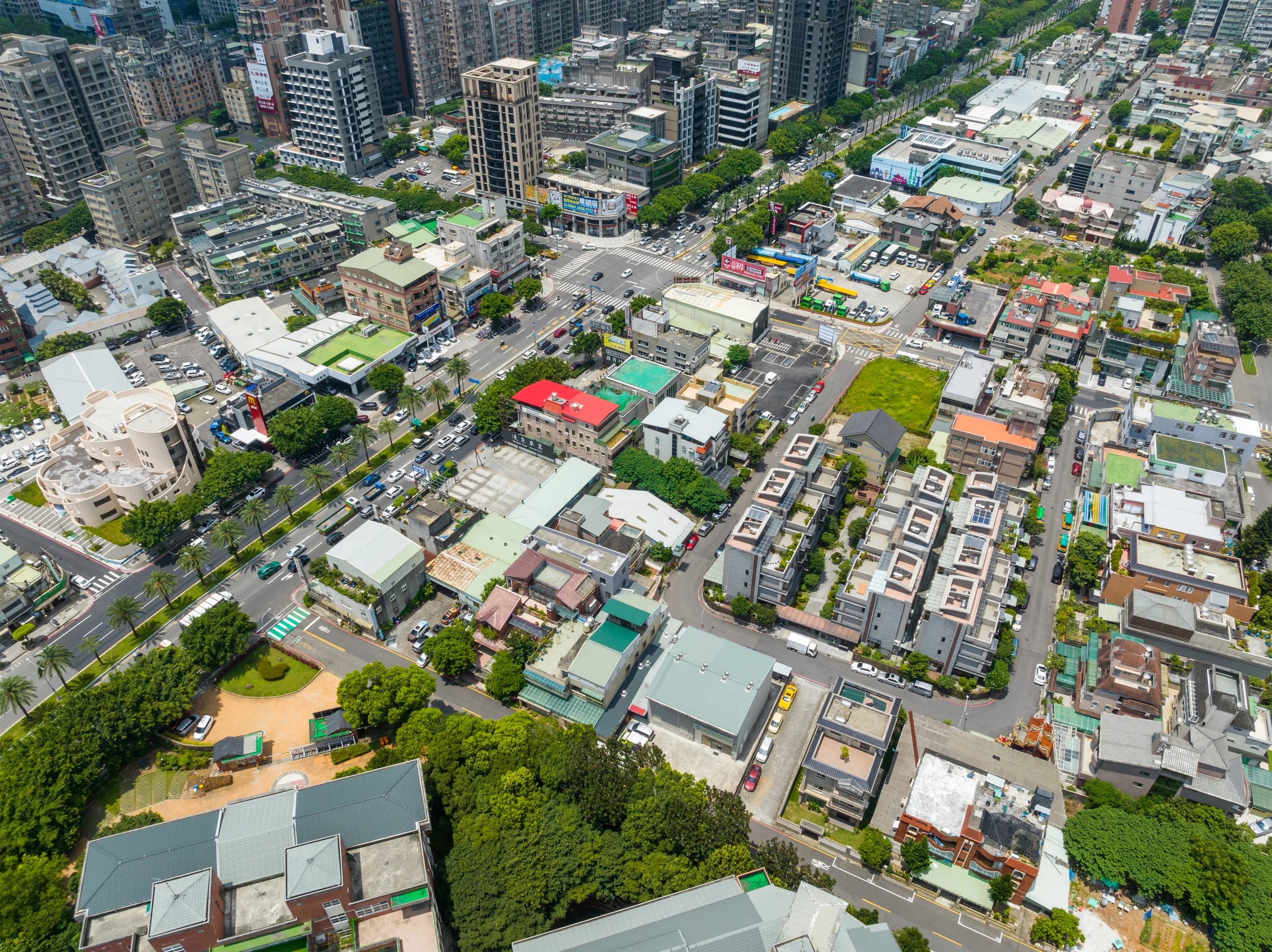 新北市林口區街廓空拍,整齊的住宅大樓群